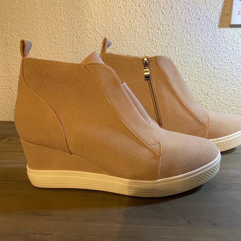 CCocci peach faux suede high tops size 10